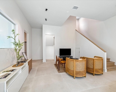 3514 Mount Vernon Street - Photo Thumbnail 2