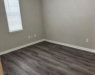 410 Shirlington Road - Photo Thumbnail 11
