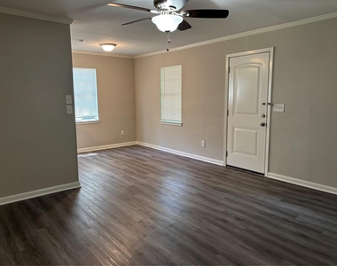 410 Shirlington Road - Photo Thumbnail 9