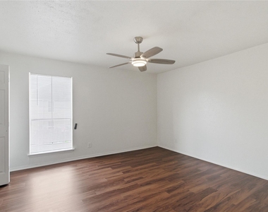 11000 Kinghurst Drive - Photo Thumbnail 12