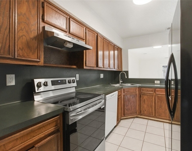 11000 Kinghurst Drive - Photo Thumbnail 5