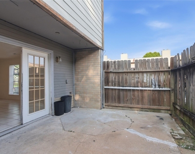 11000 Kinghurst Drive - Photo Thumbnail 10