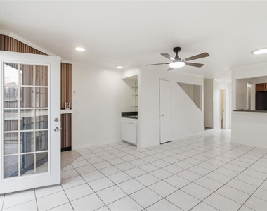 11000 Kinghurst Drive - Photo Thumbnail 9