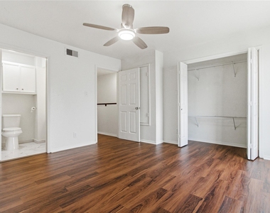 11000 Kinghurst Drive - Photo Thumbnail 17