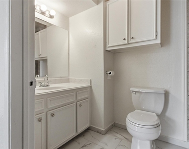 11000 Kinghurst Drive - Photo Thumbnail 16