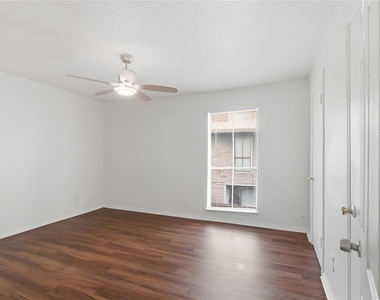 11000 Kinghurst Drive - Photo Thumbnail 14