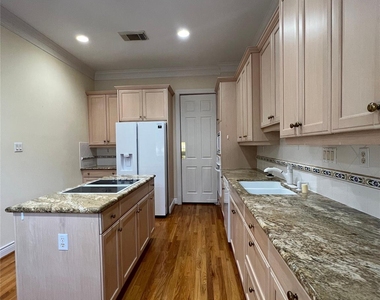 1929 Woodbury Street - Photo Thumbnail 2