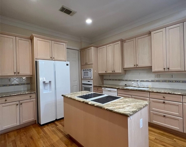 1929 Woodbury Street - Photo Thumbnail 1