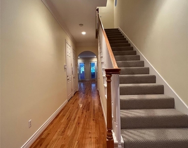 1929 Woodbury Street - Photo Thumbnail 6