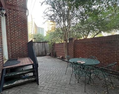 1929 Woodbury Street - Photo Thumbnail 17