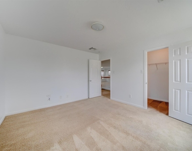 3211 Legends Hill Court - Photo Thumbnail 18