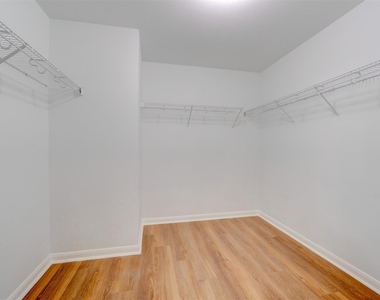 3211 Legends Hill Court - Photo Thumbnail 12