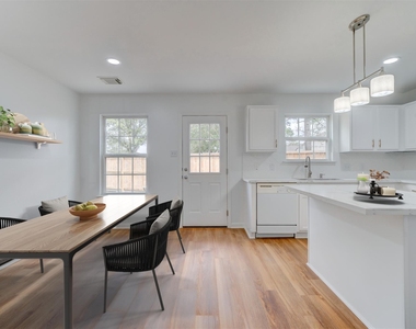3211 Legends Hill Court - Photo Thumbnail 4