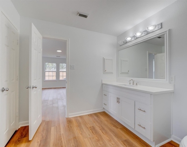 3211 Legends Hill Court - Photo Thumbnail 11