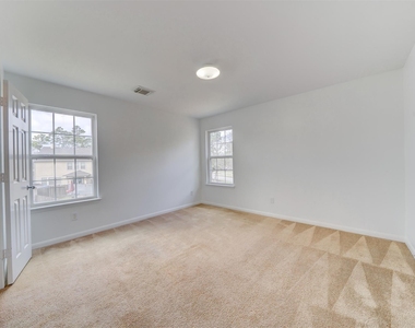 3211 Legends Hill Court - Photo Thumbnail 17