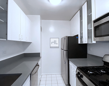 East 49th Street - Photo Thumbnail 1