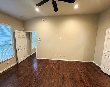 7031 Windy Run Court - Photo Thumbnail 13