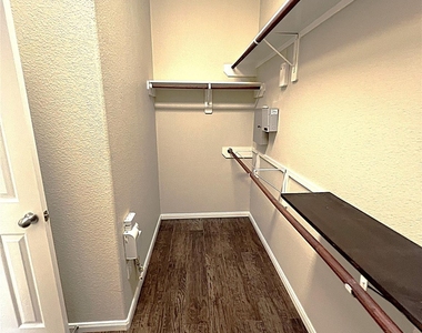 7031 Windy Run Court - Photo Thumbnail 17