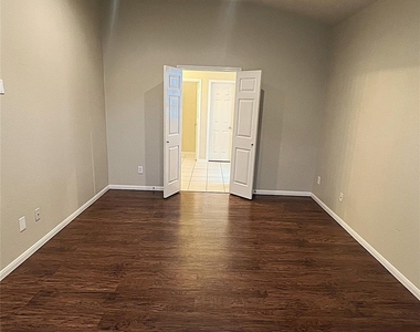 7031 Windy Run Court - Photo Thumbnail 12
