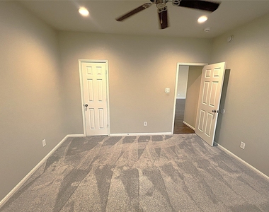 7031 Windy Run Court - Photo Thumbnail 23