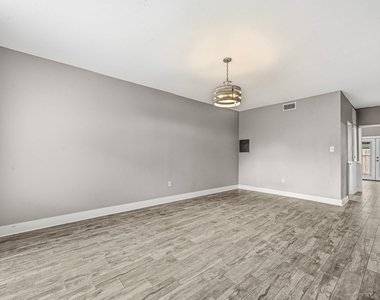 830 Threadneedle Street - Photo Thumbnail 5