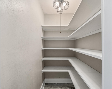 830 Threadneedle Street - Photo Thumbnail 7