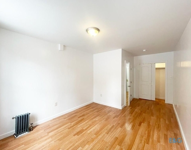 1 Bennett Avenue - Photo Thumbnail 5