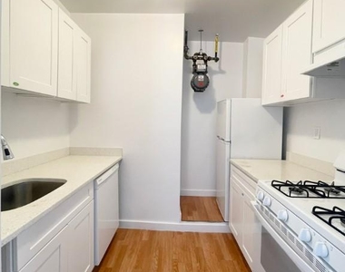 1 Bennett Avenue - Photo Thumbnail 3