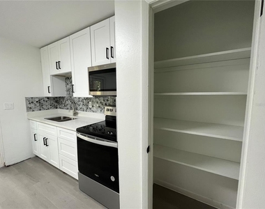 4814 20th Street - Photo Thumbnail 5