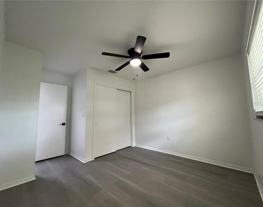 4814 20th Street - Photo Thumbnail 16
