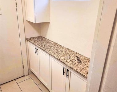 503 W Idlewild Avenue - Photo Thumbnail 8