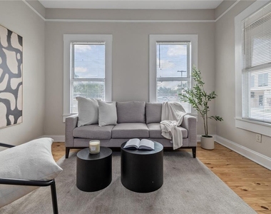 2506 1/2 E Columbus Drive - Photo Thumbnail 3