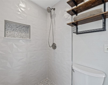 2506 1/2 E Columbus Drive - Photo Thumbnail 15