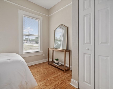 2506 1/2 E Columbus Drive - Photo Thumbnail 13