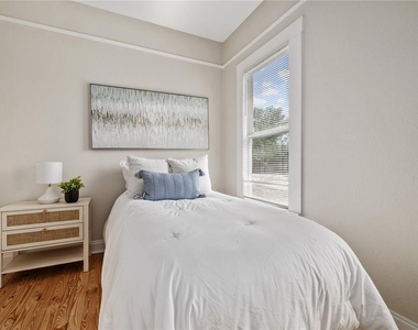 2506 1/2 E Columbus Drive - Photo Thumbnail 12