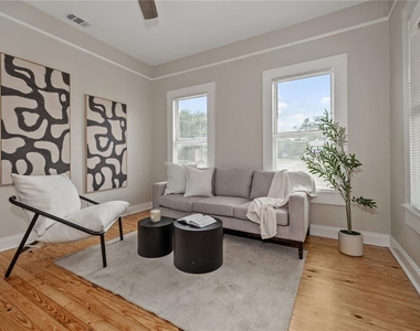 2506 1/2 E Columbus Drive - Photo Thumbnail 2