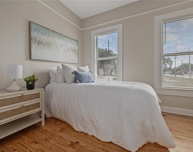 2506 1/2 E Columbus Drive - Photo Thumbnail 11