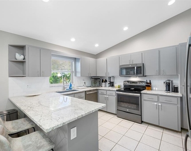 1632 Windsor Place - Photo Thumbnail 9
