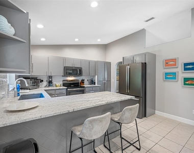 1632 Windsor Place - Photo Thumbnail 11