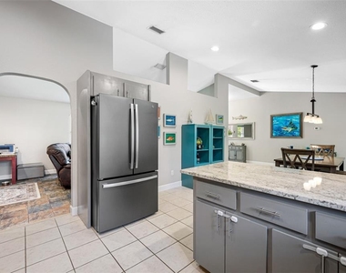 1632 Windsor Place - Photo Thumbnail 13