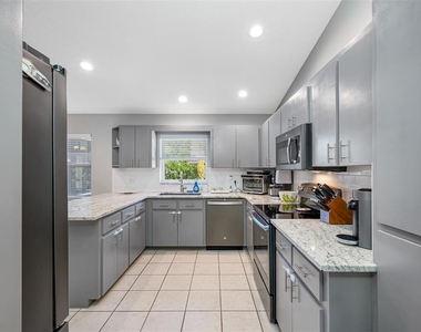 1632 Windsor Place - Photo Thumbnail 12