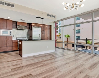 1208 E Kennedy Boulevard - Photo Thumbnail 8