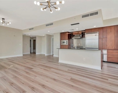 1208 E Kennedy Boulevard - Photo Thumbnail 9