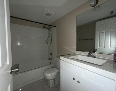 3380 Crystal Court E - Photo Thumbnail 9