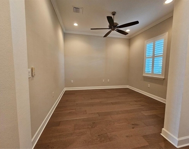 11112 Swansea Street - Photo Thumbnail 5