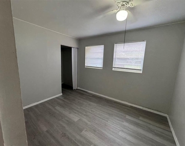 1224 10th Street - Photo Thumbnail 4