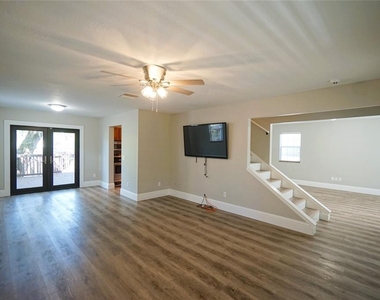 317 W Hanlon Street - Photo Thumbnail 4