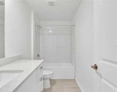8505 Bella Mar Trail - Photo Thumbnail 25