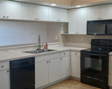 1200 Country Club Drive - Photo Thumbnail 4