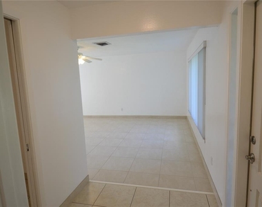 2357 White Oak Circle - Photo Thumbnail 24